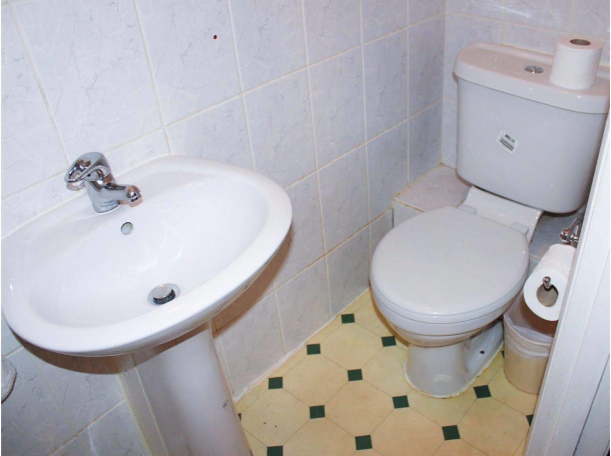 Lampton Guest House Hounslow Kültér fotó