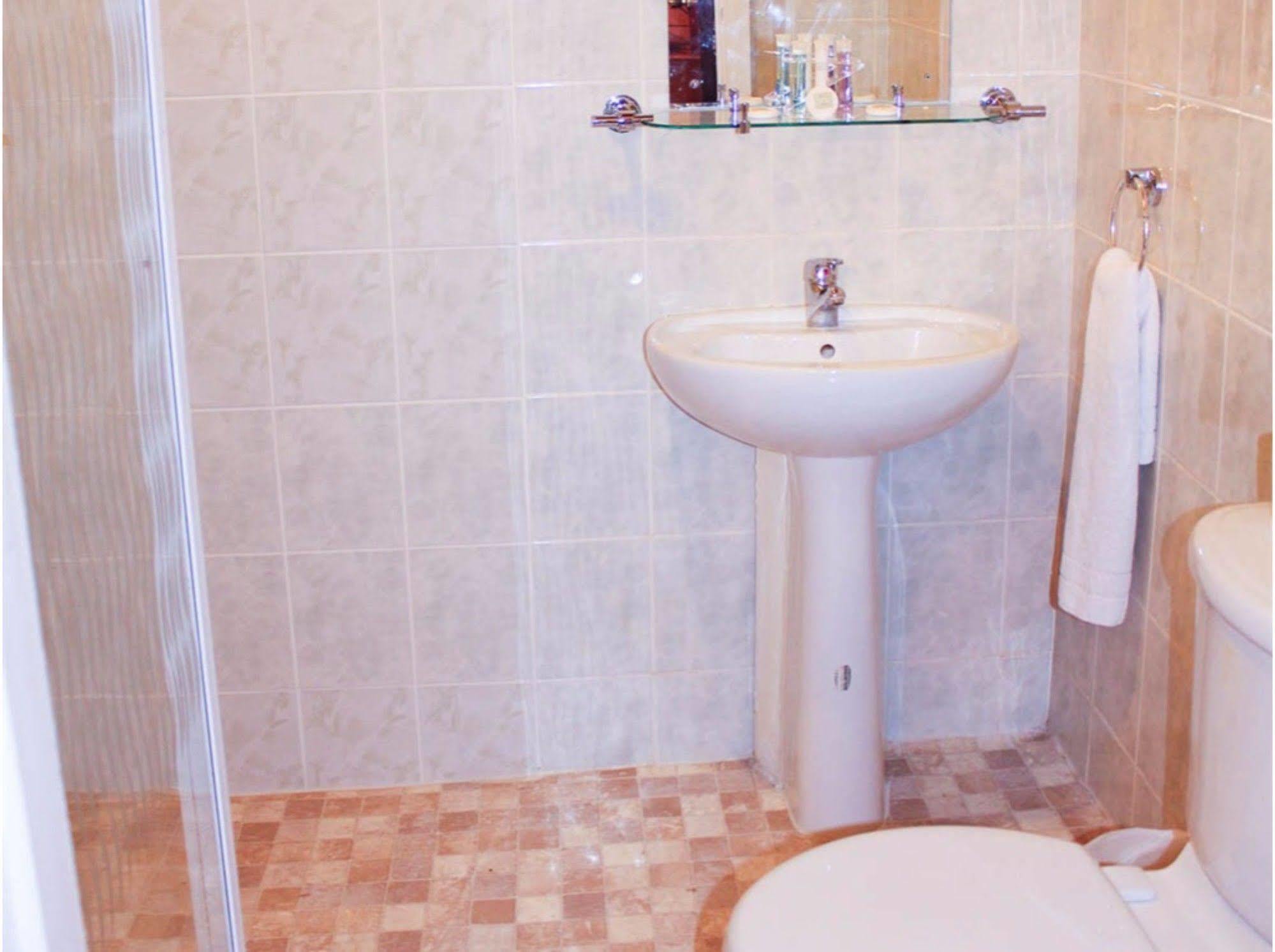 Lampton Guest House Hounslow Kültér fotó